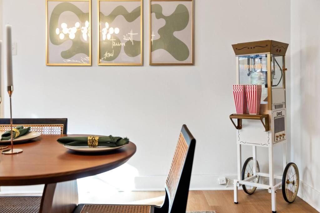 Downtown Escape: 3br - Game/movie - Foosball *