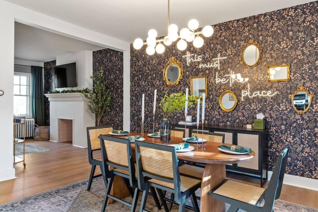 Downtown Escape: 3br - Game/movie - Foosball Holiday home *